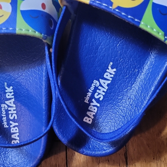 Baby Shark Sandals - Picture 4 of 5